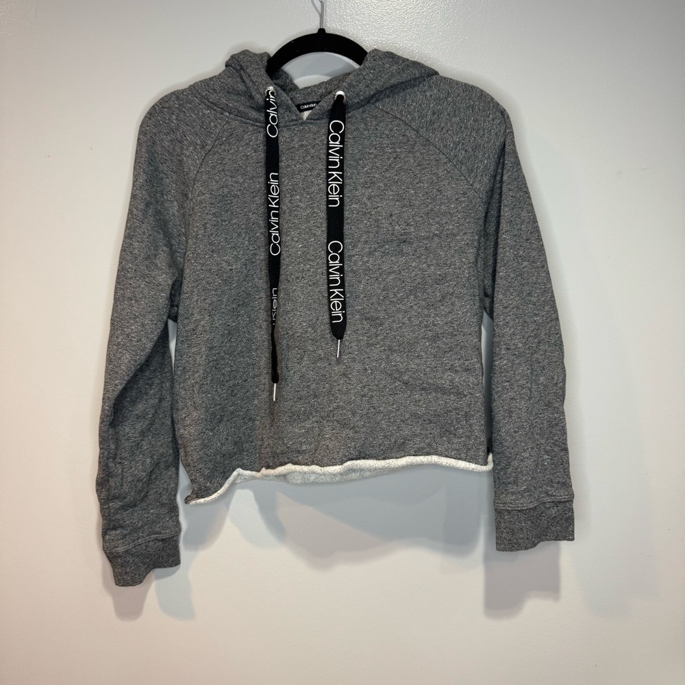 Calvin Klein Women’s Gray Heather Cropped Fleece Lined Hoodie Pullover